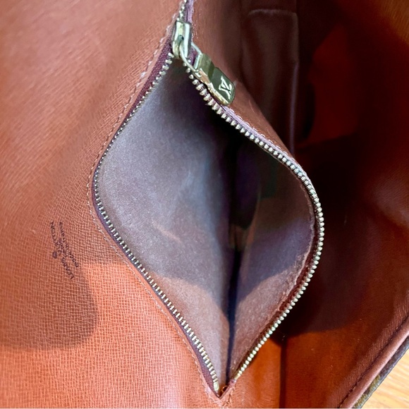 Louis Vuitton Authentic Monogram Chantilly Crossbody Bag - Picture 11 of 12